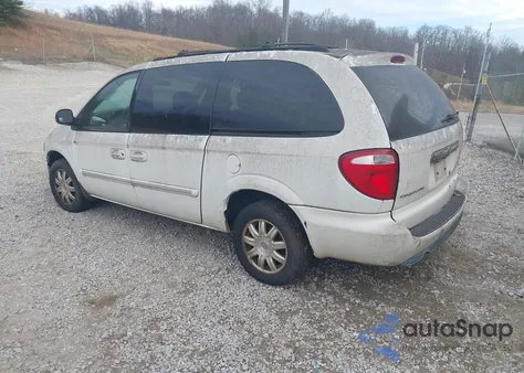 2005 Chrysler Town & Country Touring z USA, uszkodzony, nr VIN 2C4GP54L05R217489